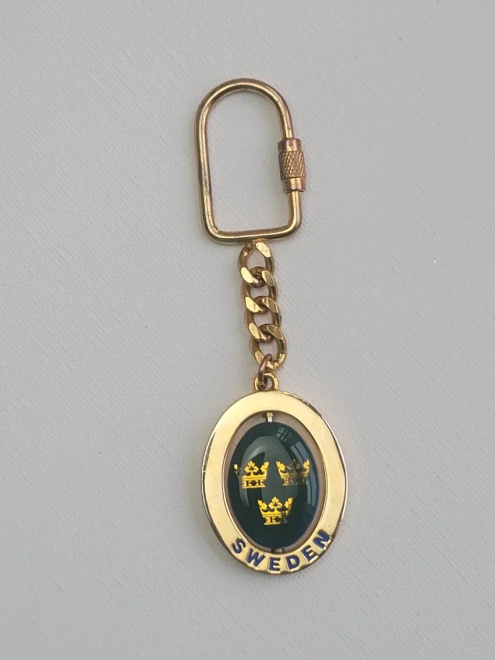 Sweden Swedish Flag Souvenir Spinner Stylized Gold Tone Metal FOB Keychain